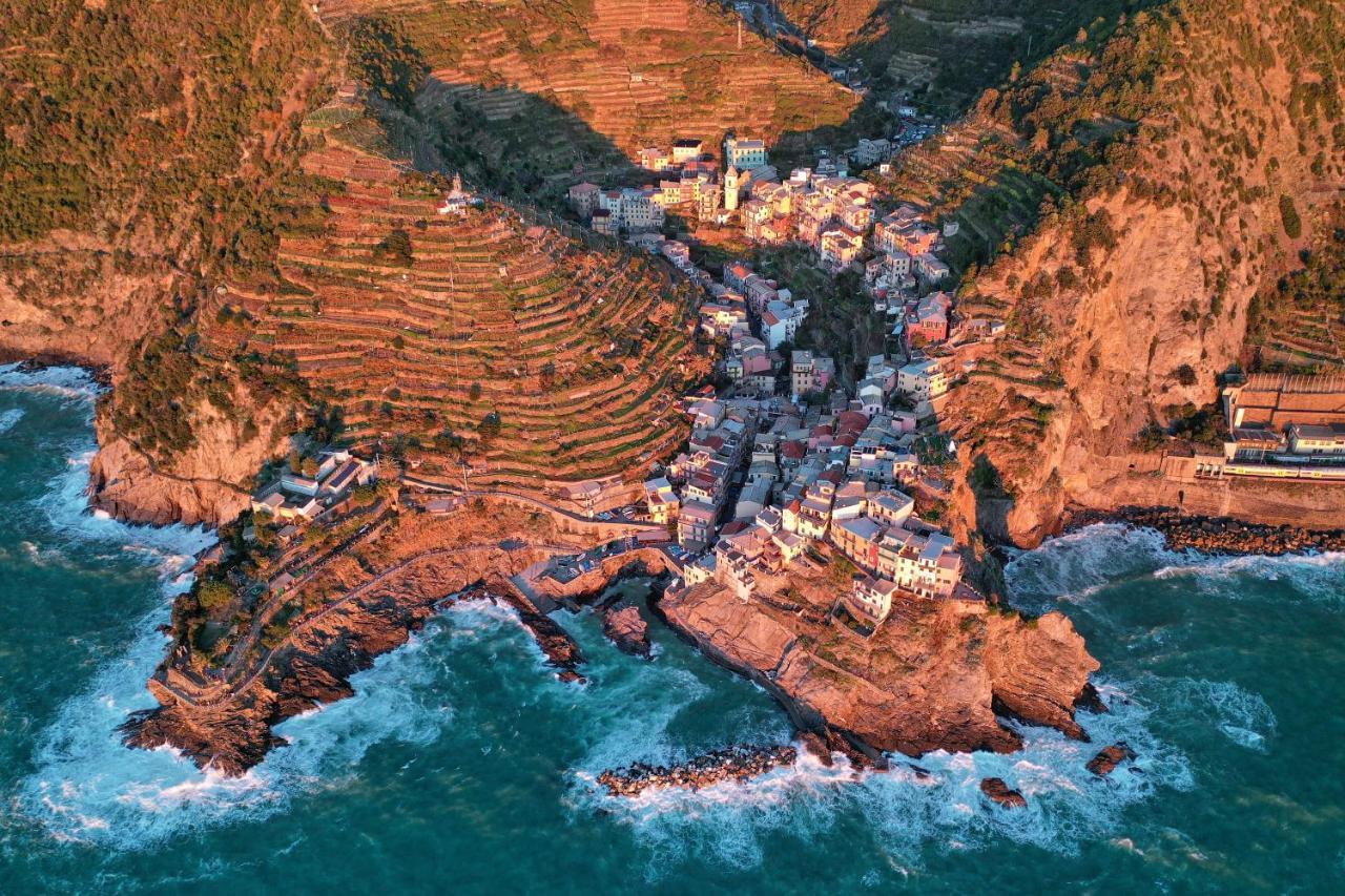 L' Attico Giallo Oro Di Giulia Манарола Экстерьер фото