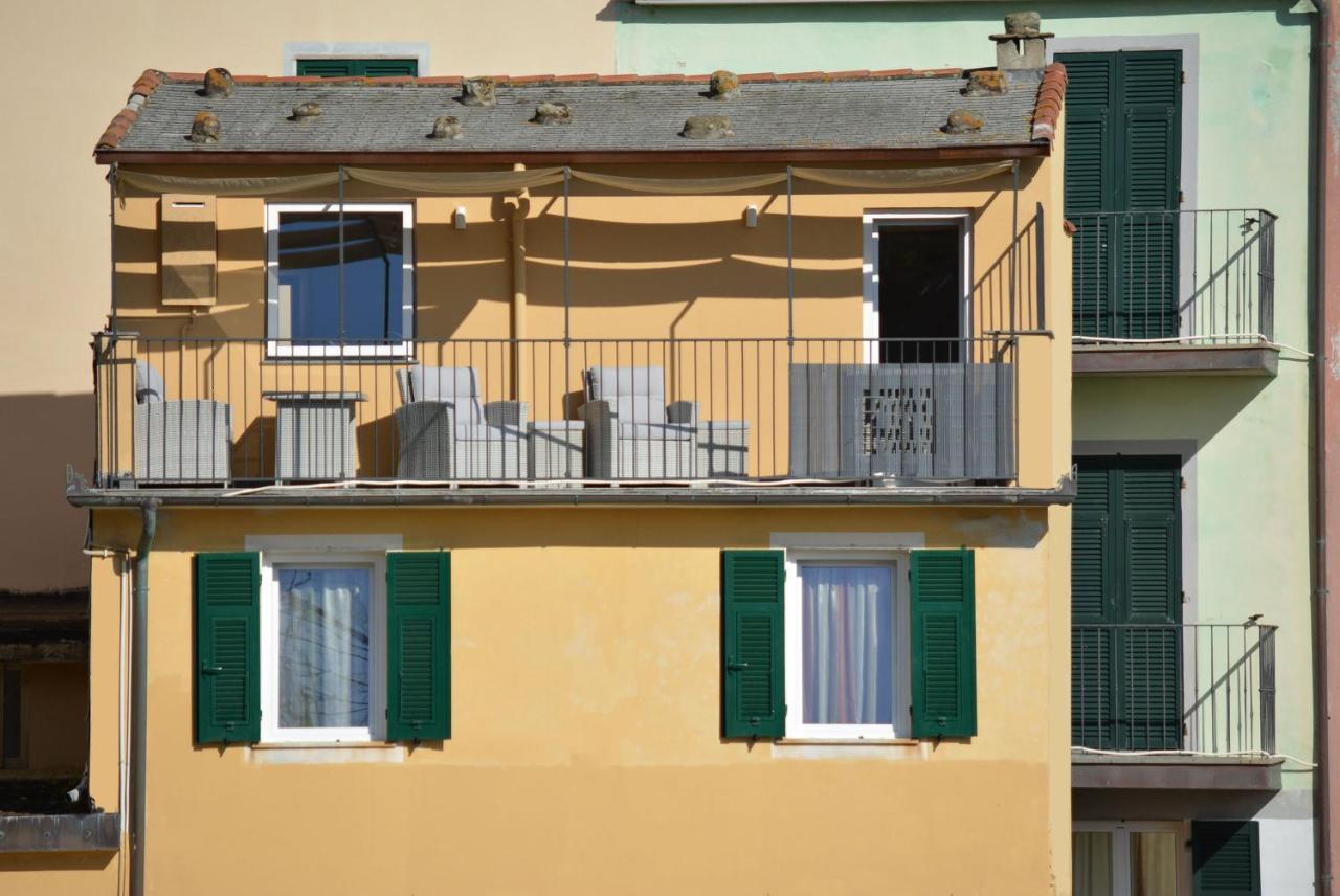 L' Attico Giallo Oro Di Giulia Манарола Экстерьер фото
